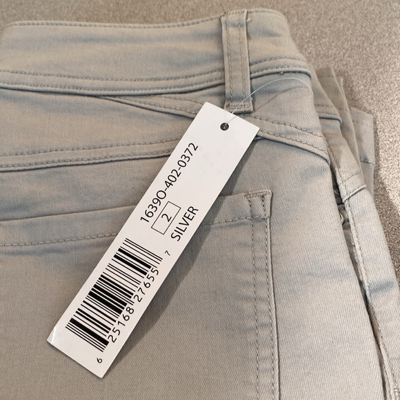 Tribal - NWT favourite stretch Bermuda Shorts. Size 2 - Picture 11 of 11